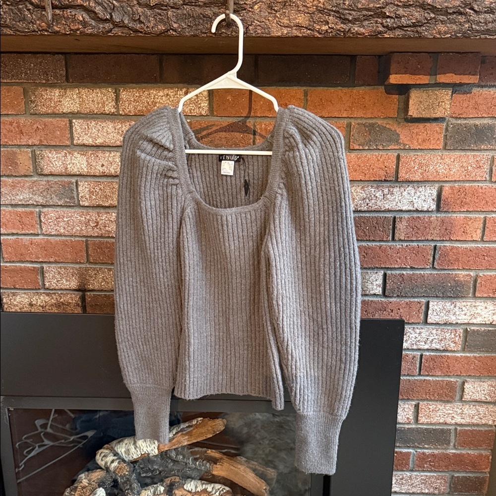 VENUS Scoop Neck Ribbed Sweater in Gray